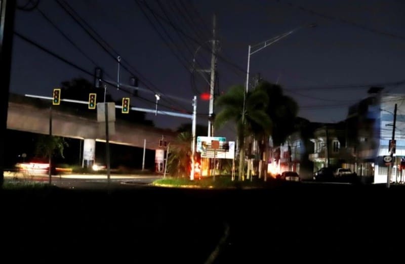 Gran parte de Puerto Rico quedó sin electricidad en víspera de Año Nuevo, la falla pudiera extenderse por 48 horas - AlbertoNews