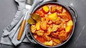 Guisos de patatas: 9 recetas fáciles