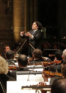Gustavo Dudamel llevará su sinfonía a Notre Dame