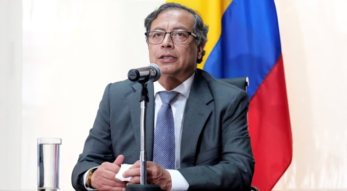 Gustavo Petro pide renuncia a ministro de Hacienda