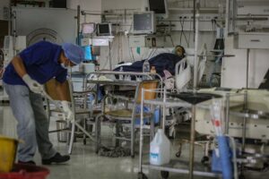Hospitales públicos cierran 2024 con 37 % de desabastecimiento, según encuesta nacional