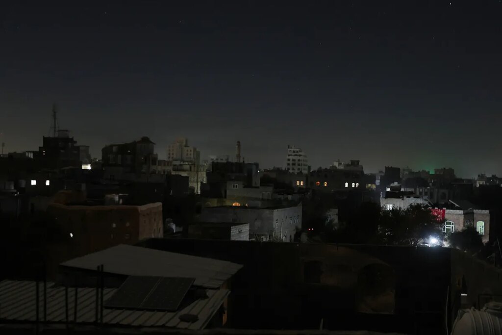Israel  bombardea objetivos hutíes en Yemen en respuesta a sus misiles contra la zona de Tel Aviv
