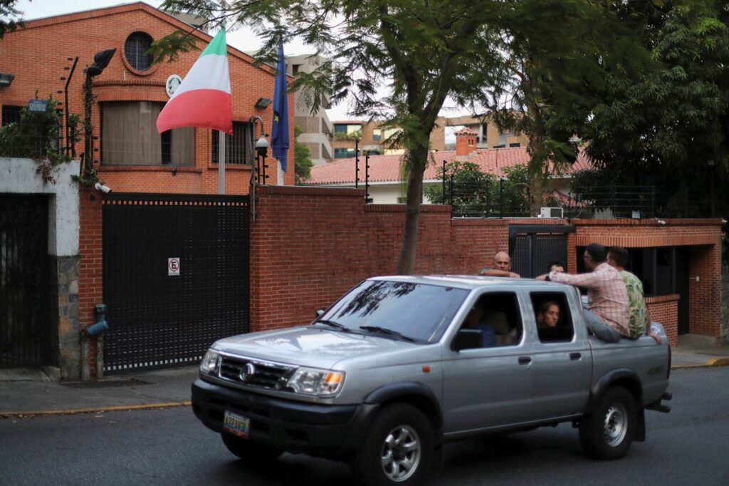 Italia convoca a encargada de Negocios de Venezuela para garantizar asistencia a detenidos