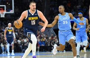 Jokic supera a Magic Johnson como el tercer jugador con más triples-dobles de la NBA