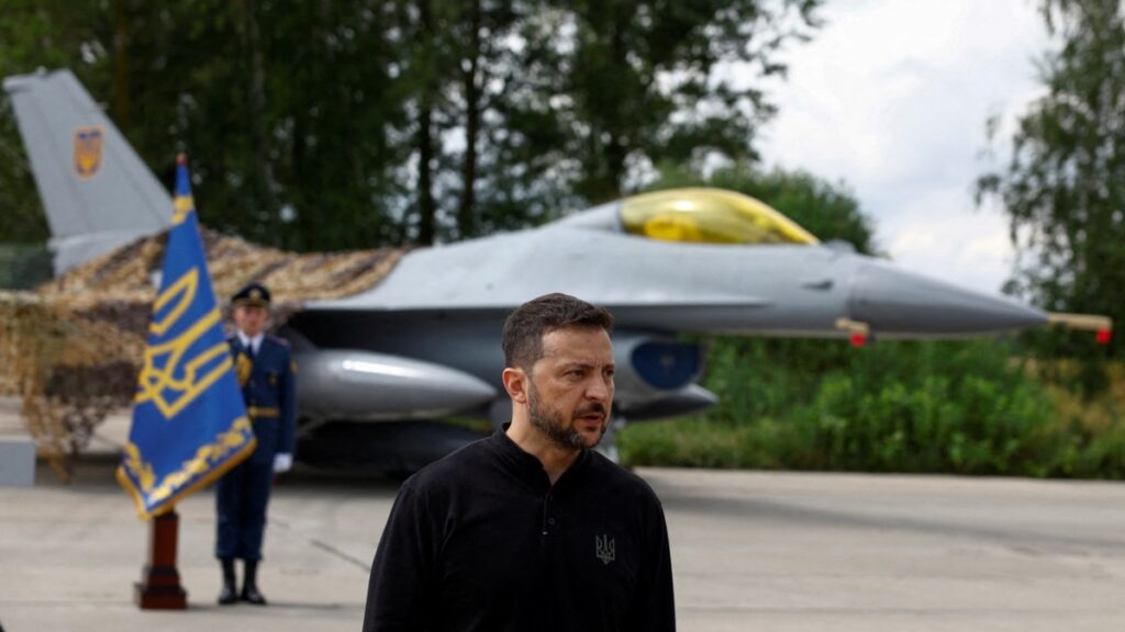 Kiev confirma nueva entrega de F-16 de Dinamarca mientras Zelenskyy busca apoyos en París