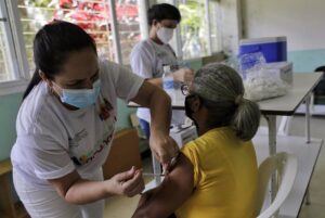 La Ayuda Oficial al Desarrollo para la salud mundial experimenta una caída del 37 por ciento en 2023