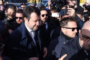 La Justicia italiana absuelve a Salvini por el bloqueo al barco 'Open Arms'