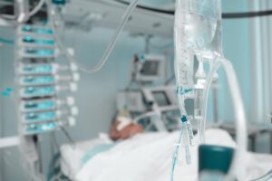 La esperanza de vida de EE. UU. se recupera de los mínimos de la pandemia, ayudada por la caída de las sobredosis mortales - AlbertoNews
