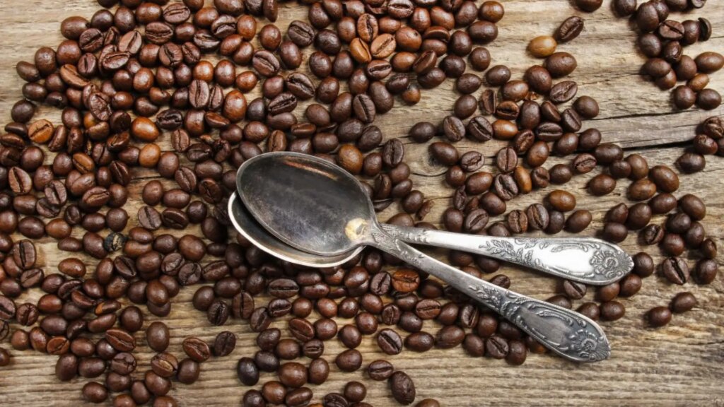 La mejor manera de limpiar el molinillo de café para eliminar todos los restos que tenga