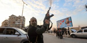 La oposición siria conquista Hama y avanza hacia Damasco