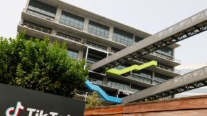 Legisladores EEUU piden a Apple y Google que se preparen para retirar TikTok de tiendas de apps