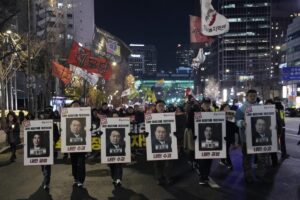 Líder del partido gobernante de Surcorea apoya suspender poderes del presidente Yoon