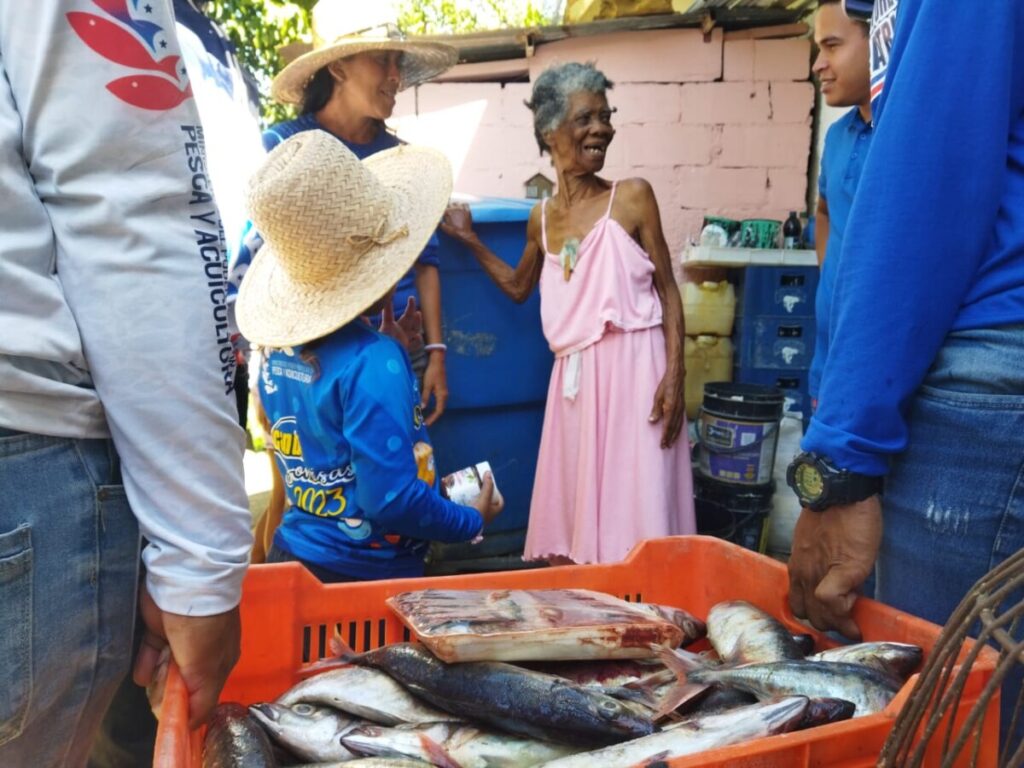 Llevan pescado al pueblo - Diario La Verdad de Vargas