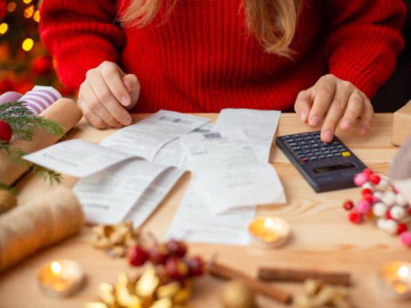 Los 5 mejores consejos para que el dinero le rinda en diciembre, según ChatGPT | Ahorro | Mis finanzas