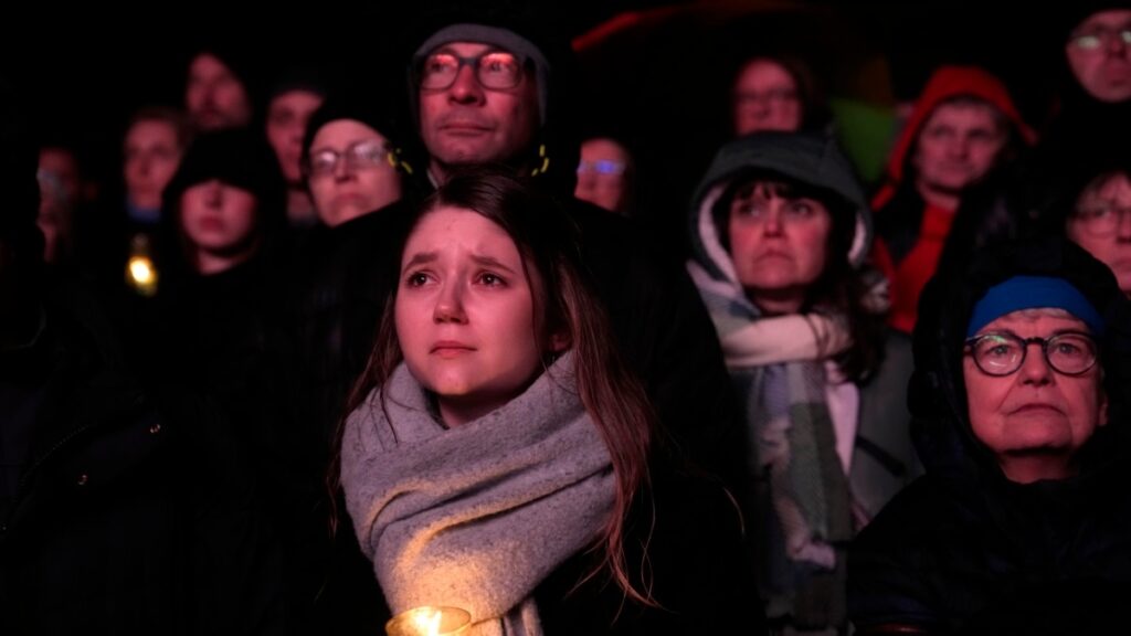 Alemanes lamentan los muertos y heridos en aparente ataque a mercado navideño