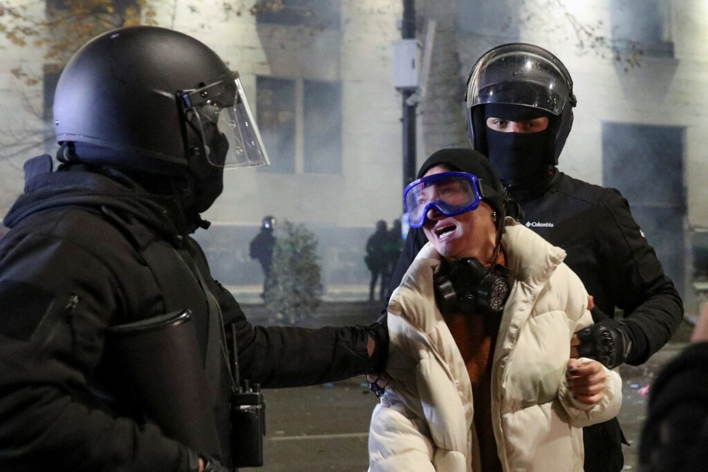 Los manifestantes georgianos no ceden en sus demandas pese a los arrestos y la fuerte represión policial