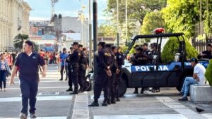 Vendedores informales no son bienvenidos en la revitalización del Centro Histórico de San Salvador