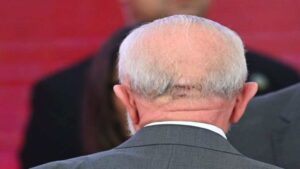 Lula es operado de una hemorragia intracraneal y se recupera en la UCI de un hospital