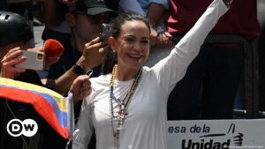 Machado pide actuar ante "tortura en territorio argentino" – DW – 01/12/2024