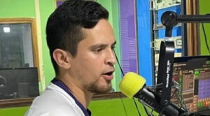 Madre del reportero Paul León pide su liberación al fiscal Saab