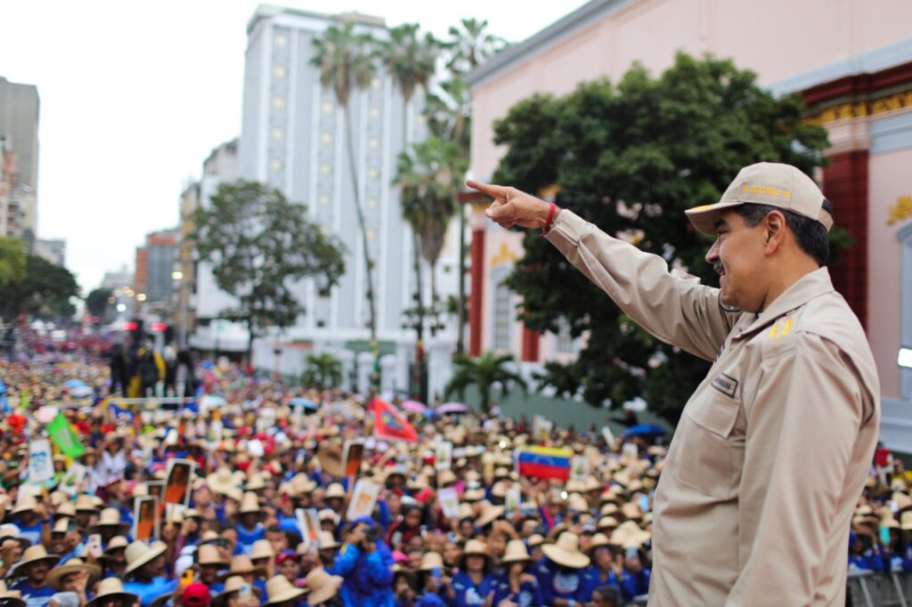 Maduro: Ha llegado el tiempo de lealtad y de combate