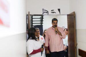 Maduro anuncia que asesores estudia "gran reforma constitucional"