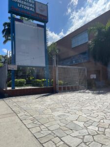 Mantienen bajo hermetismo obra del Supermercado Forum en el CC Litoral