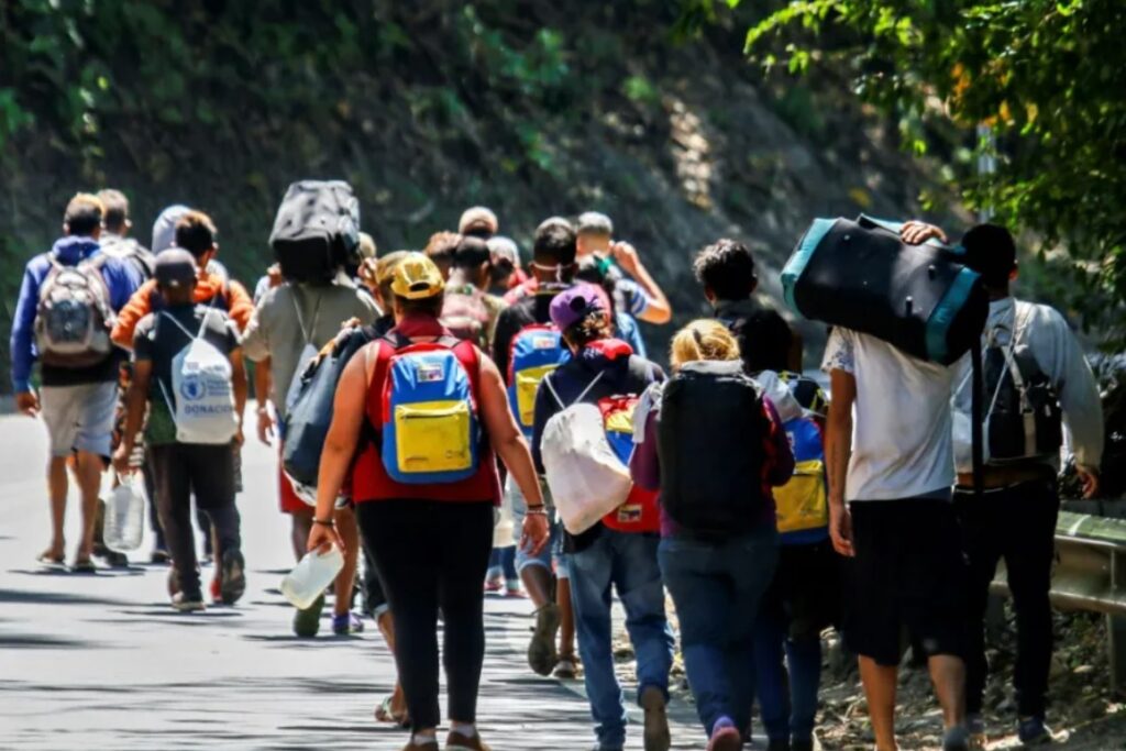 Más de 4,5 millones de migrantes y refugiados venezolanos, regularizados en Latinoamérica - AlbertoNews