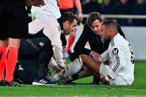 Mbappe sufre un problema muscular en el muslo izquierdo