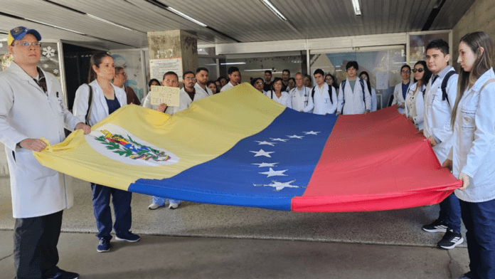Médicos de Mérida exigen liberación de una doctora