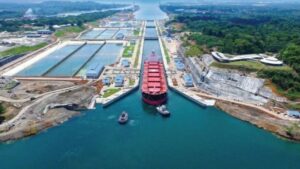 Mulino rechaza amenaza de Trump de retomar control del Canal de Panamá