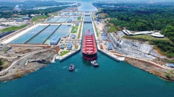 Mulino rechaza amenaza de Trump de retomar control del Canal de Panamá