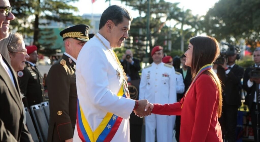 Nicolás Maduro condecoró a funcionarios sancionados por EEUU