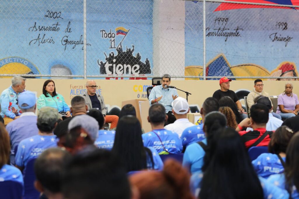 Nicolás Maduro lidera asamblea comunera en Caracas para elecciones de jueces de paz - Yvke Mundial