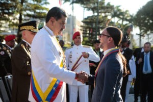 Nicolás Maduro otorgó condecoración a los 21 funcionarios sancionados por EEUU