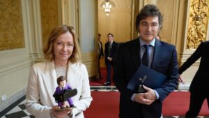 No creo que lo que dice se pueda replicar en Italia, dijo Giorgia Meloni, al ser cuestionada por su relación con Javier Milei