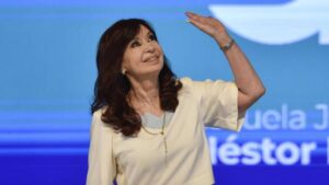 Ordenan que Cristina Fernández vaya a juicio
