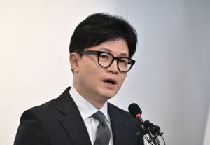Partido gobernante surcoreano afirma que buscará una "salida ordenada" para Yoon - AlbertoNews