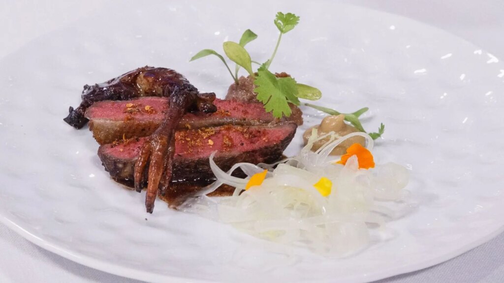 Pechuga de pichón con emulsión de berenjena, así se elabora la receta con la que Inés Hernand ganó MasterChef