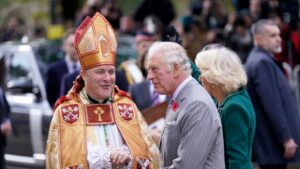 Piden renuncia de otro clérigo de Iglesia de Inglaterra por su gestión de denuncias de abuso