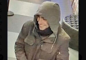 Policía de Nueva York revela más fotos del sospechoso de matar a ejecutivo Brian Thompson - AlbertoNews