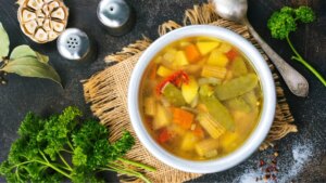Potaje de berros, una receta canaria reconfortante y perfecta para combatir el frío en invierno
