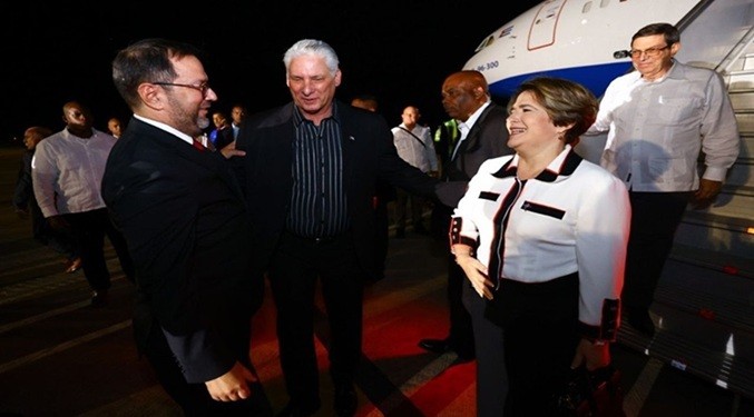 Presidente de Cuba arriba a Venezuela a Cumbre del ALBA-TCP