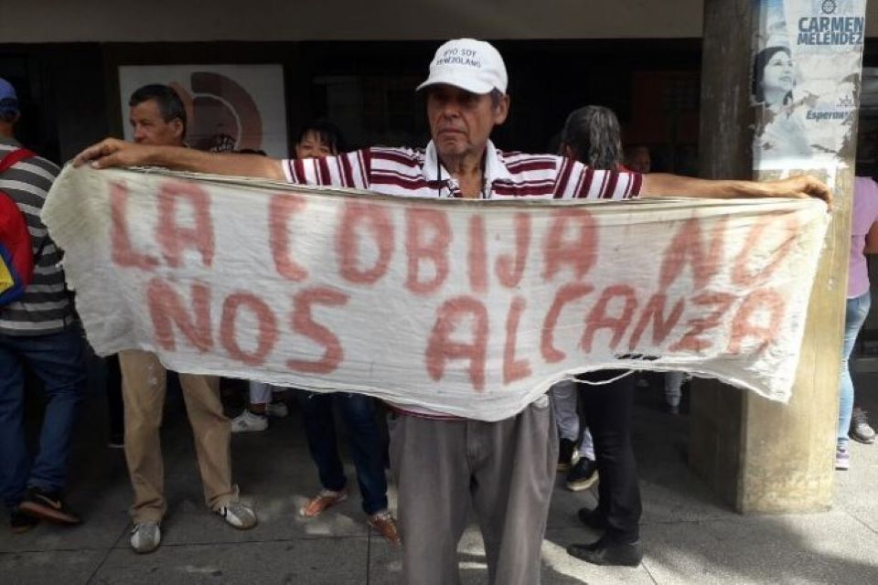 Profesores universitarios conmemoran su Día con un sueldo máximo de 27 dólares mensuales
