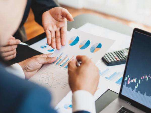 Qué tanto ahorran e invierten los colombianos según un estudio de Ualá | Finanzas | Economía