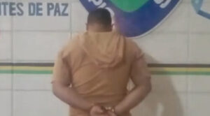 Queda detenido por golpear a su padre sexagenario con manguera
