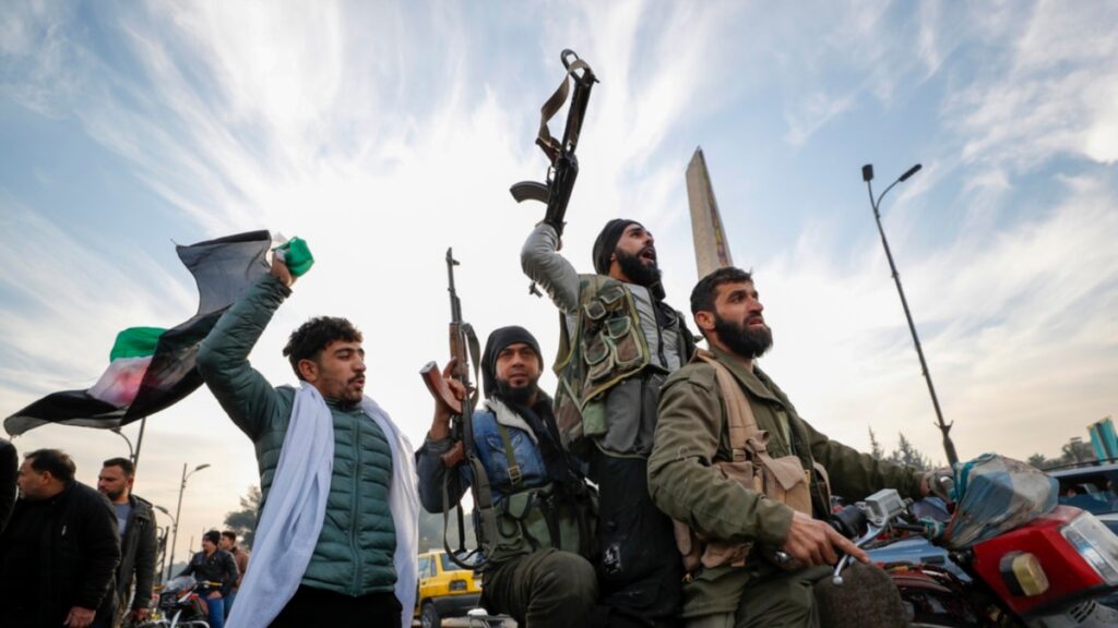Rebeldes sirios derrocan al presidente Assad, en paradero desconocido, después de más de 13 años de guerra