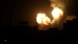 Reportan bombardeos israelíes contra depósitos de armas en Siria - AlbertoNews