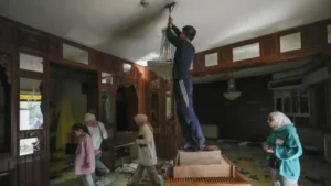 Reportan saqueo en la lujosa residencia del exmandatario Al-Ásad
