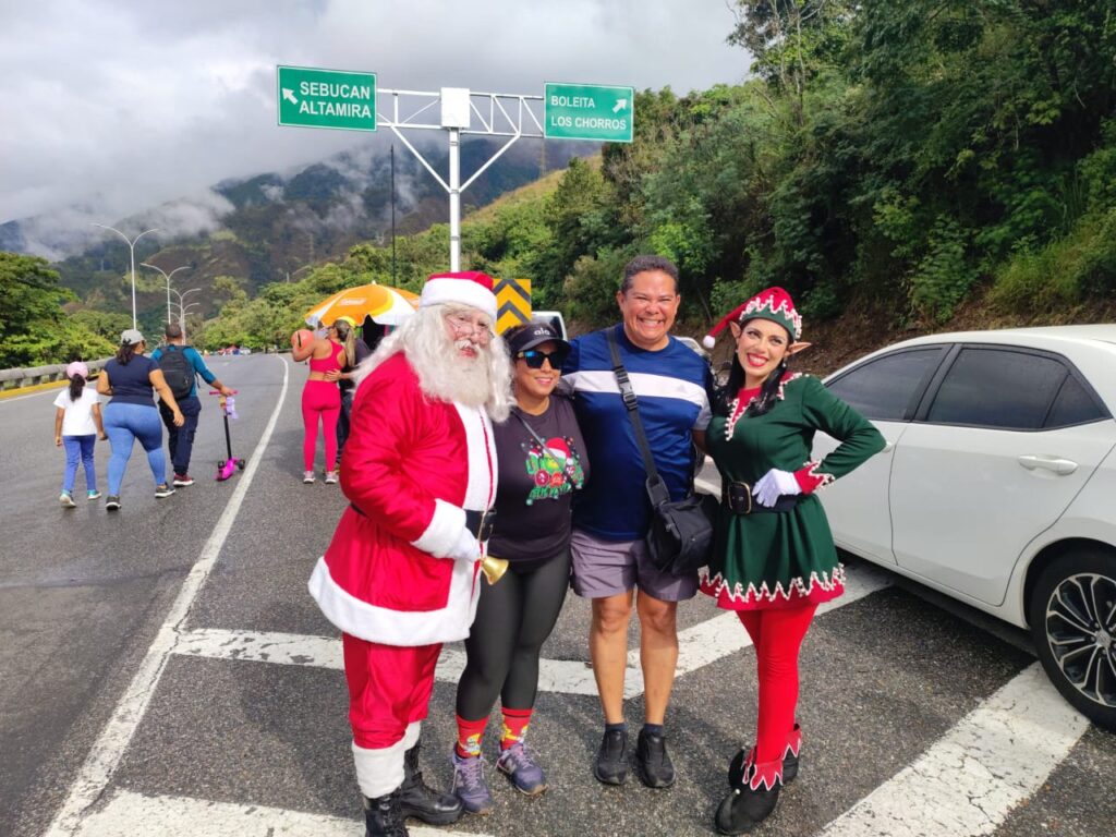 Santa de la Cota Mil y Pacheco le dieron la bienvenida a la Navidad